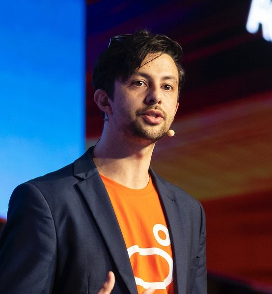 Navigating AI’s role to shape the future of customer service and experience orchestration